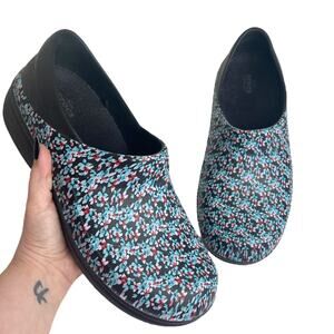 Crocs Neria Pro 2 Floral Nurse Work Clogs Shoes Dual Comfort Blue Womens 11